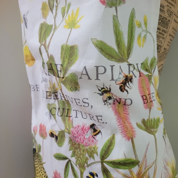 Michel Design Works Floral Beehive Yellow White Apron - Picture 8 of 9